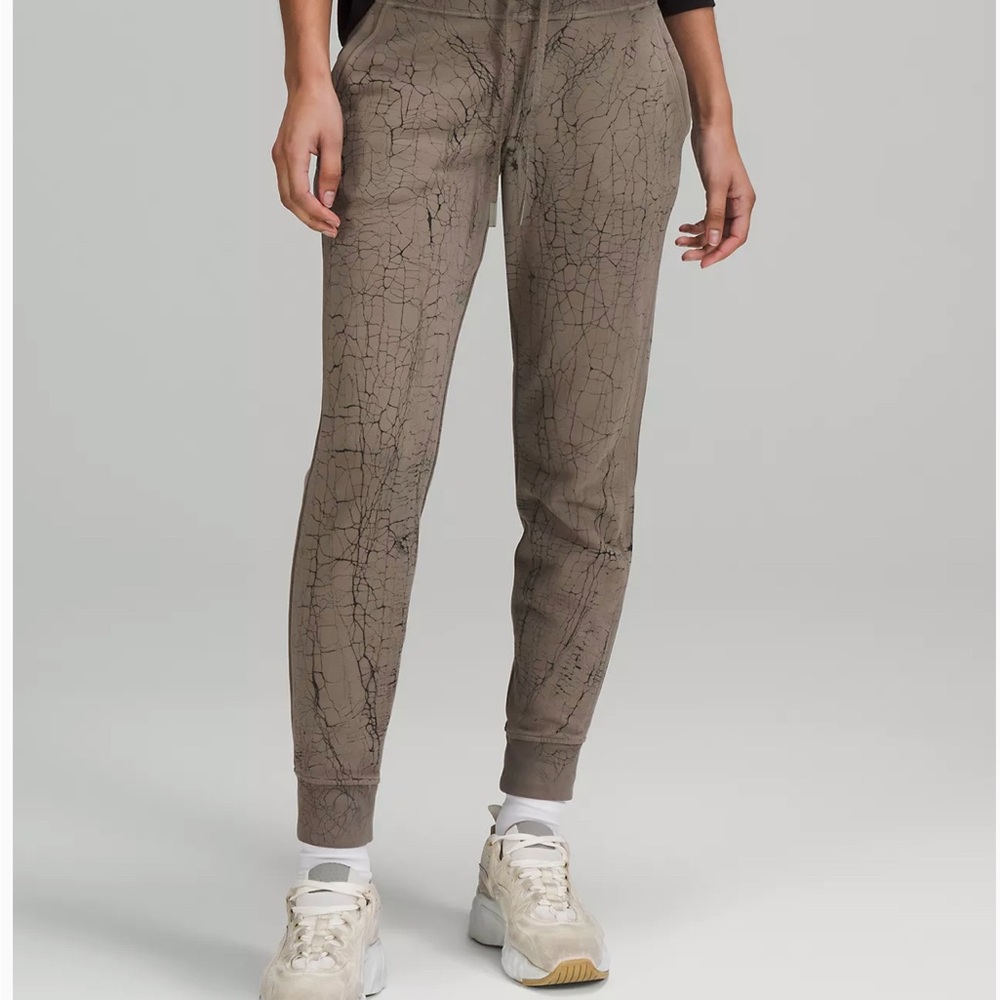 New Lululemon warm down jogger thread dye 8